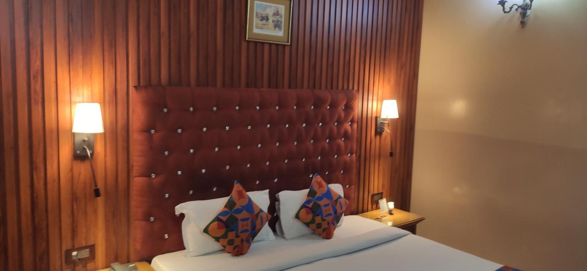 Hotel Conclave Executive Neu-Delhi Exterior foto