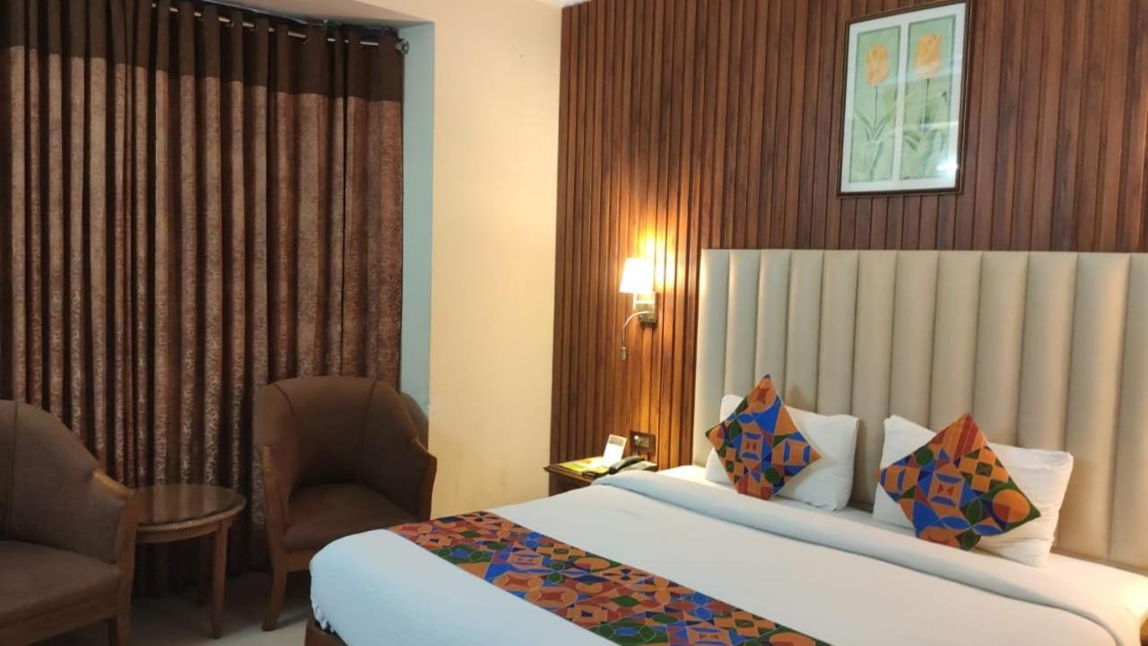 Hotel Conclave Executive Neu-Delhi Exterior foto