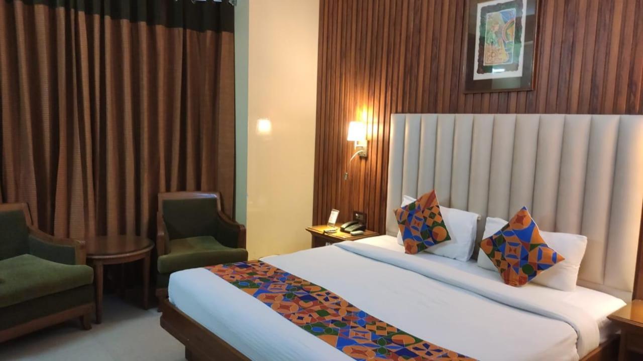 Hotel Conclave Executive Neu-Delhi Exterior foto