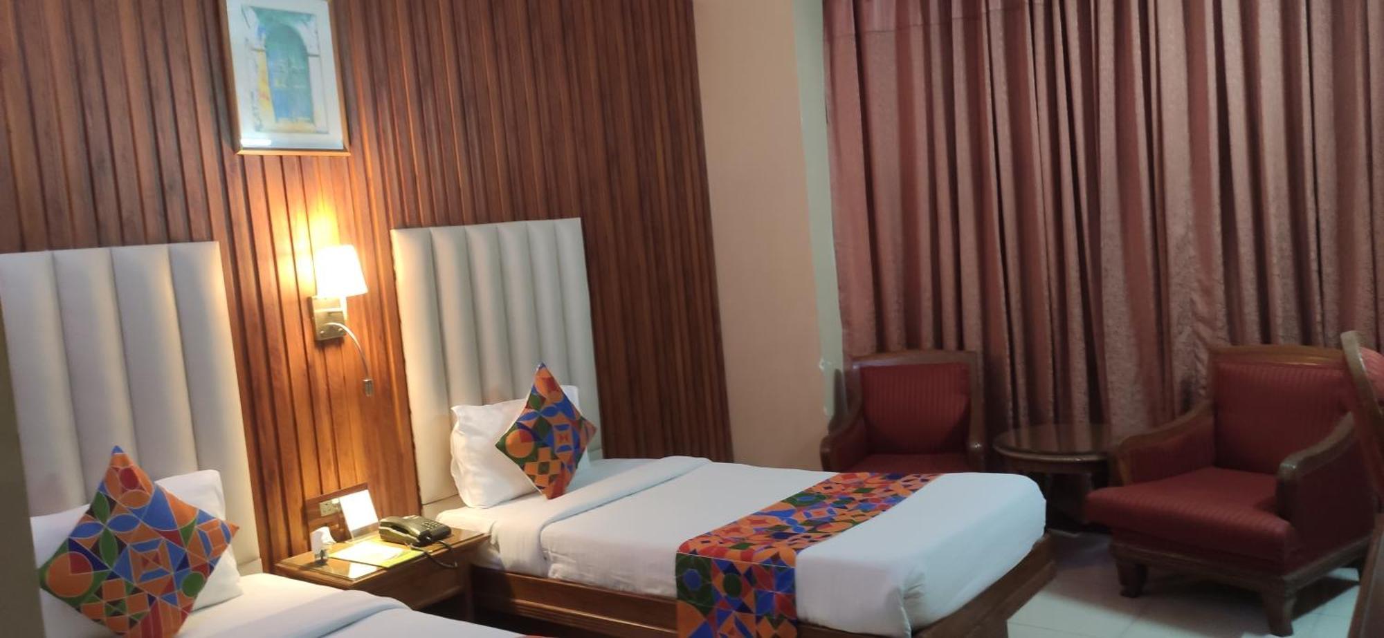 Hotel Conclave Executive Neu-Delhi Exterior foto