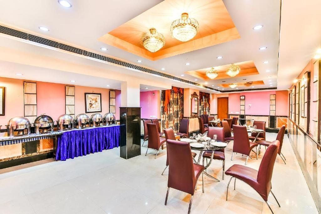Hotel Conclave Executive Neu-Delhi Exterior foto
